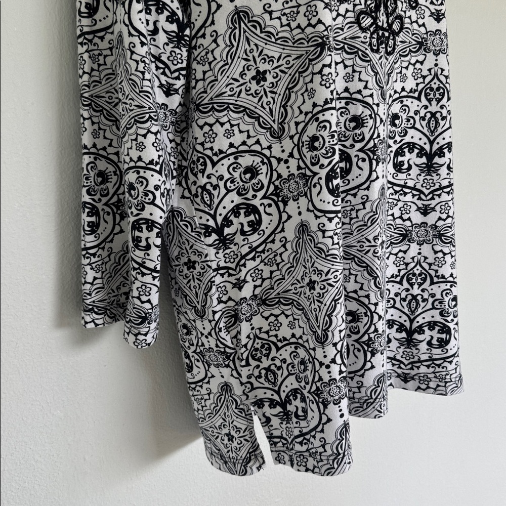 Coral Bay black white henna medallion print notch neckline 3/4 sleeve top small - Picture 7 of 15